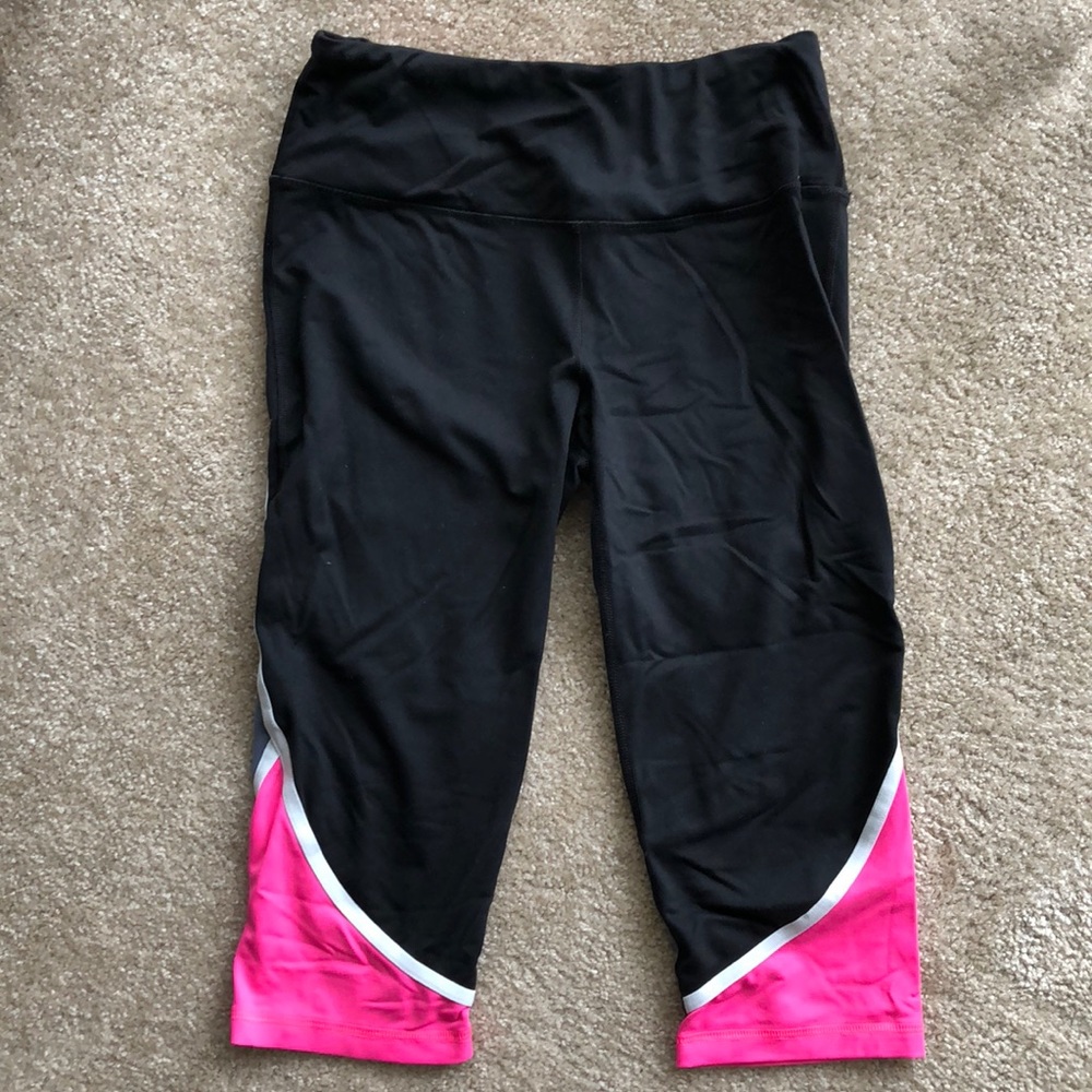 Victoria Sport knockout crop pant